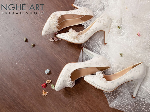 Giày mang áo dài cưới - Tư vấn lựa chọn mẫu giày phù hợp chi tiết nhất