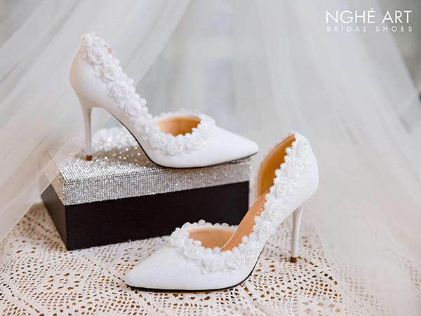 Giày Cao Gót Cho Cô Dâu Thấp – Những Bước Đi Đầy Nâng Niu Và Tôn Dáng