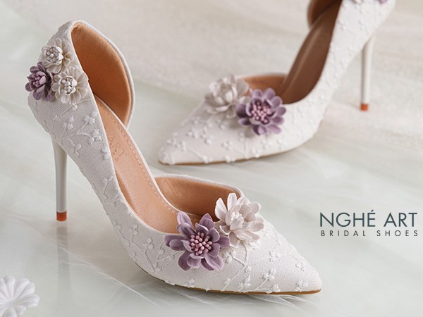 Giày Cô Dâu Ren Hoa 3D Tím Khói: Vũ Khúc Lãng Mạn Cho Bước Chân Nàng Thơ