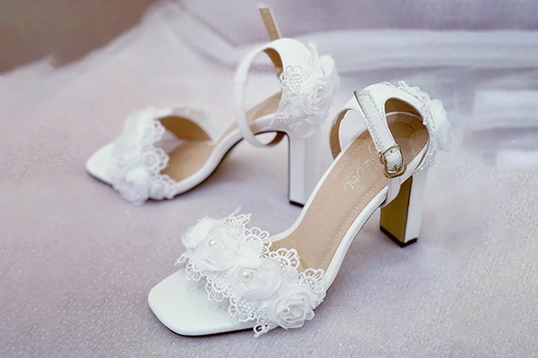 Giày cưới Nghé Art ren hoa hồng trắng 249 - 9 phân