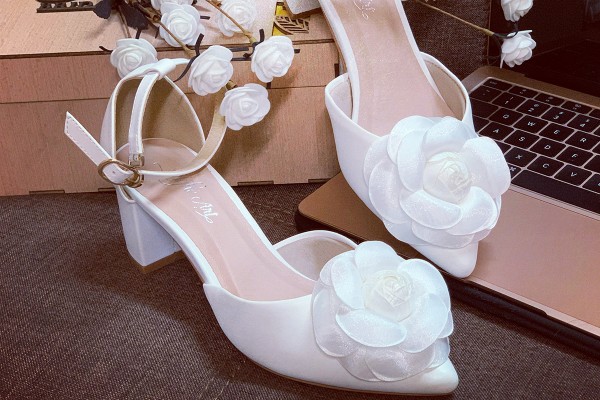 Giày cưới Nghé Art quai sandal gót vuông hoa hồng lụa pha voan 232 - 6 phân