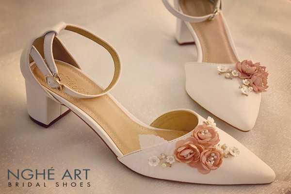 Giày cưới Nghé Art quai ngang đính hoa 216 - 6 phân - hoa hồng