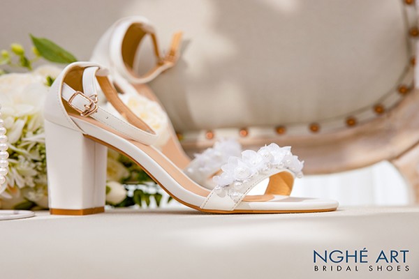 Giày cưới Nghé Art quai sandal đính hoa voan 382 - Trắng - 8 phân