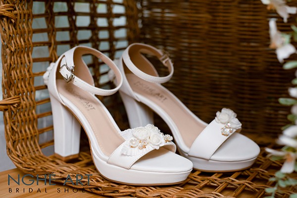 Giày cưới Nghé Art sandal hoa trắng 292 cao 11 phân - Trắng - 11 phân