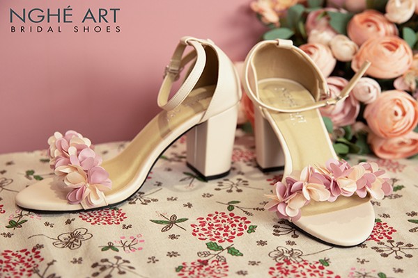 Giày cưới Nghé Art hoa hồng Vintage 426H - Trắng - 5 phân