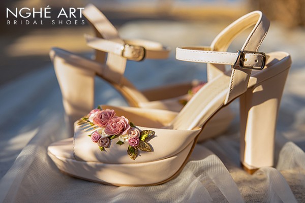 Giày cưới Nghé Art cao gót đính hoa hồng 420 - Nude - 12 phân