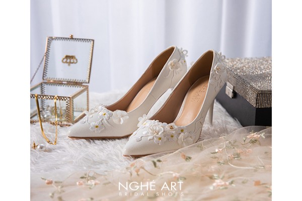 Giày cưới Nghé Art phủ ren đính hoạ tiết hoa độc đáo 508-377-10p-nhu-trang - Trắng - 10 phân