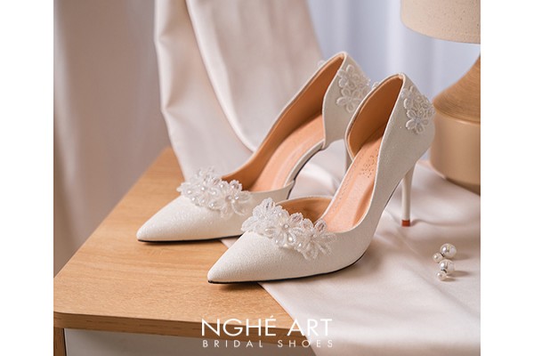 Giày cưới Nghé Art form hở eo đính hoa kết pha lê 5 cánh 527-442-nhu-trang - Trắng - 7 phân