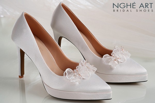Giày cưới Nghé Art cao gót 12 cm lụa satin đính cánh hoa voan pha lê 549-543-12P-LUA-TRANG - Trắng - 12 phân