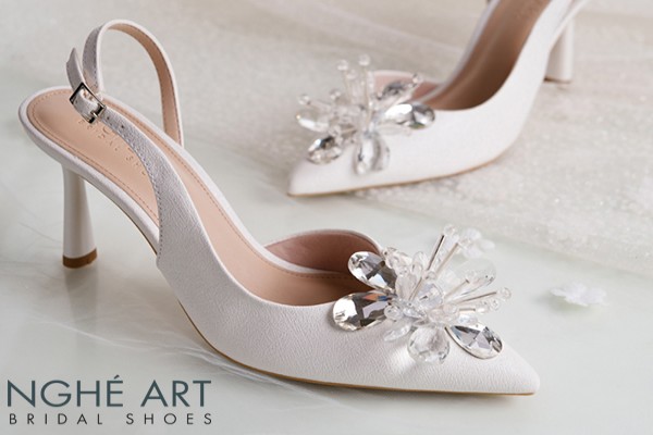Giày cưới Nghé Art form slingback đính cụm hoa pha lê 336-535-NHU-TRANG - Trắng - 7 phân