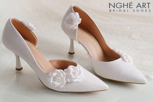 Giày cưới Nghé Art form hở eo đính cụm hoa trà 561-442-NHU-TRANG - Trắng - 7 phân
