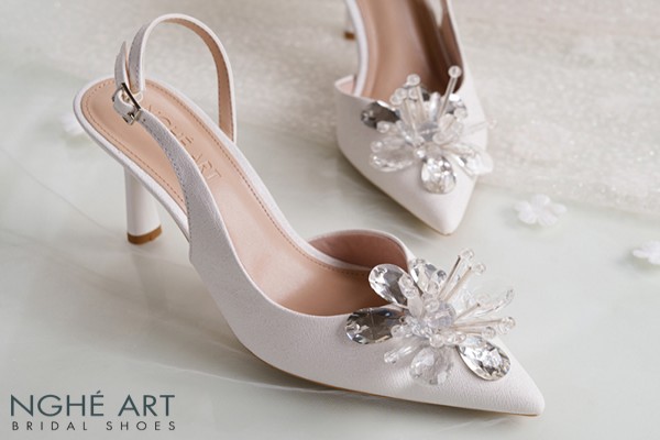 Giày cưới Nghé Art form slingback đính cụm hoa pha lê 336-535-NHU-TRANG - Trắng - 9 phân