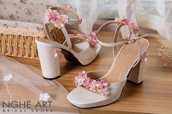 Giày cưới Nghé Art cao 12 cm đính hoa tú cầu 522-488-12P-NHU-TRANG - Trắng hoa Hồng - 15 phân