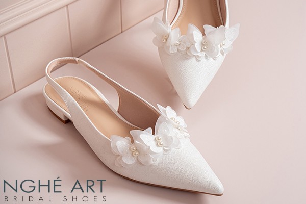 Giày cưới Nghé Art slingback dáng bệt đính cánh hoa hồ điệp trắng 572-593-2P-NHU-TRANG - Trắng - 2 phân