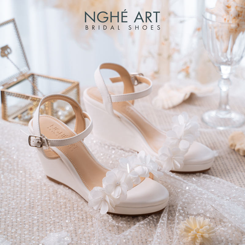Giày cưới Nghé Art dáng xuồng hoa tú cầu trắng 193-236-8P-DA-TRANG - Ảnh 3 - Nghé Art Bridal Shoes – 0822288288