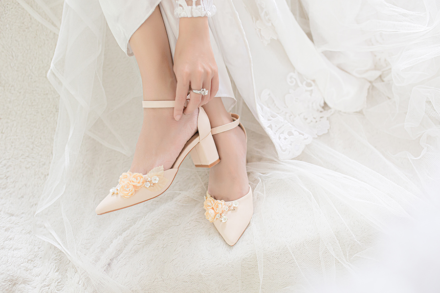 Giày cưới quai trắng đính hoa 216 nude 6 phân - Ảnh 2 -  Nghé Art Bridal Shoes – 0908590288