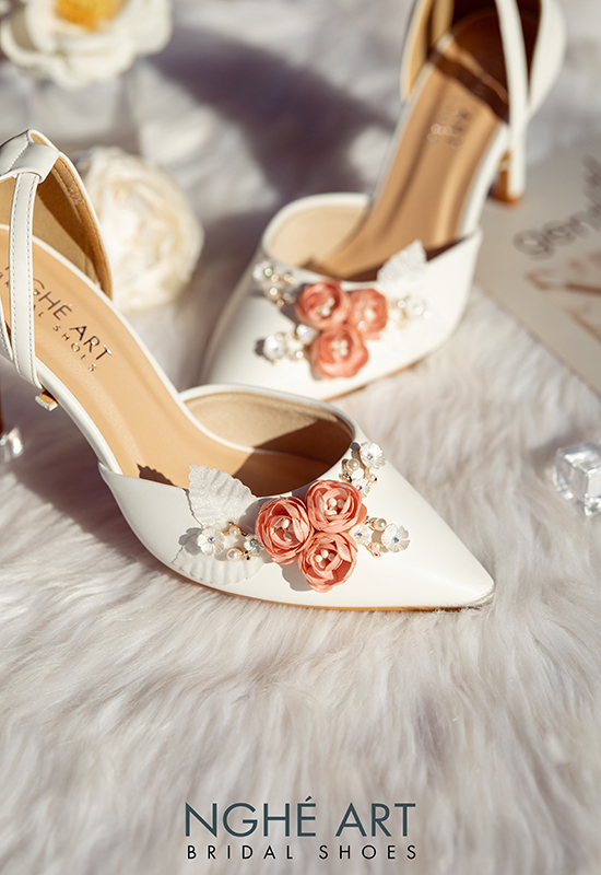 Giày cưới quai trắng đính hoa 216 hoa hồng 8 phân - Ảnh 3 -  Nghé Art Bridal Shoes – 0908590288