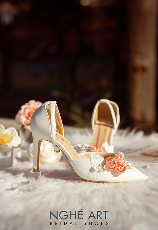 Giày cưới quai trắng đính hoa 216 hoa hồng 8 phân - Ảnh 5 -  Nghé Art Bridal Shoes – 0908590288