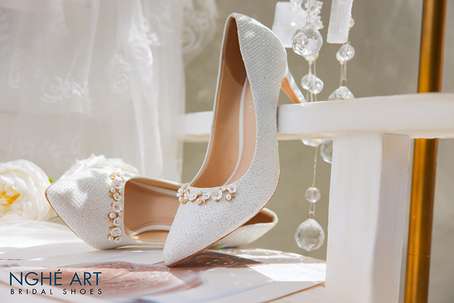 Giày cưới Nghé Art handmade bọc ren đính nhành hoa 244 trắng new - Ảnh 4 -  Nghé Art Bridal Shoes – 0908590288