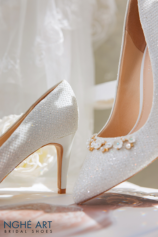 Giày cưới Nghé Art handmade bọc ren đính nhành hoa 244 trắng new - Ảnh 5 -  Nghé Art Bridal Shoes – 0908590288