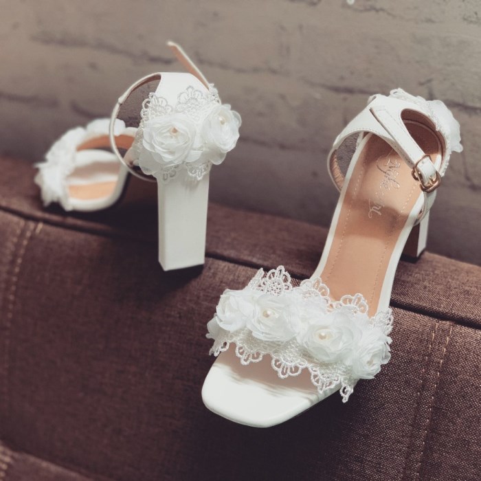 Giày cưới Nghé Art ren hoa hồng trắng 249 - Ảnh 1 -  Nghé Art Bridal Shoes – 0908590288