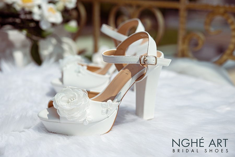 Giày cưới Nghé Art cao gót mũi đúp đính hoa 255 white - Ảnh 1 new -  Nghé Art Bridal Shoes – 0908590288
