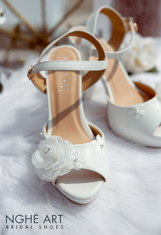 Giày cưới Nghé Art cao gót mũi đúp đính hoa 255 white - Ảnh 4 new -  Nghé Art Bridal Shoes – 0908590288
