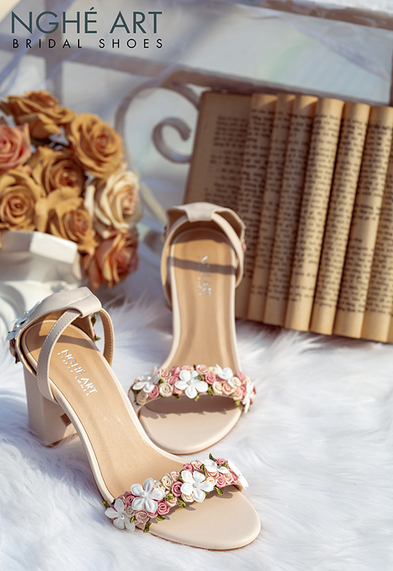 Giày cưới Nghé Art hoa hồng nhí nude hoa bưởi 256 - Ảnh 1 new -  Nghé Art Bridal Shoes – 0908590288