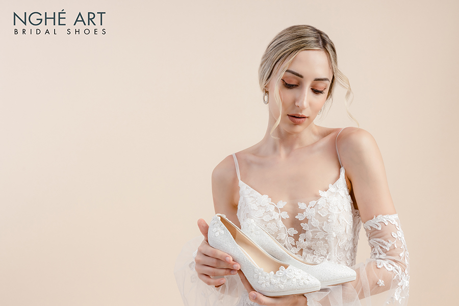 Giày cưới Nghé Art kim tuyến đính dãy hoa trắng 5 cánh 268 - Ảnh mẫu tây 5 -  Nghé Art Bridal Shoes – 0908590288