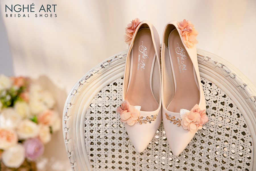 Giày cưới Nghé Art đính hoa xếp hồng cam 273 - Ảnh 1 -  Nghé Art Bridal Shoes – 0908590288