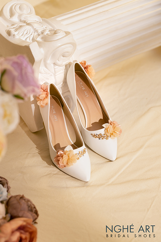 Giày cưới Nghé Art đính hoa xếp hồng cam 273 trắng - Ảnh 4 -  Nghé Art Bridal Shoes – 0908590288