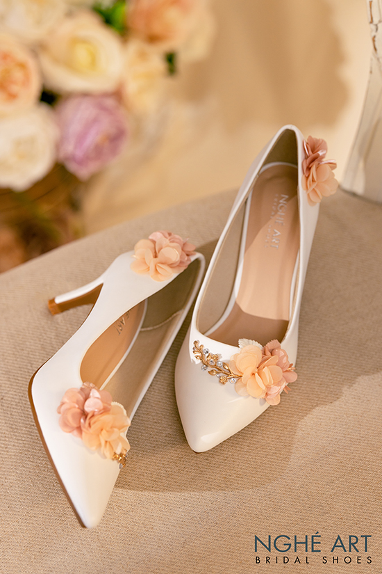 Giày cưới Nghé Art đính hoa xếp hồng cam 273 trắng - Ảnh 6 -  Nghé Art Bridal Shoes – 0908590288