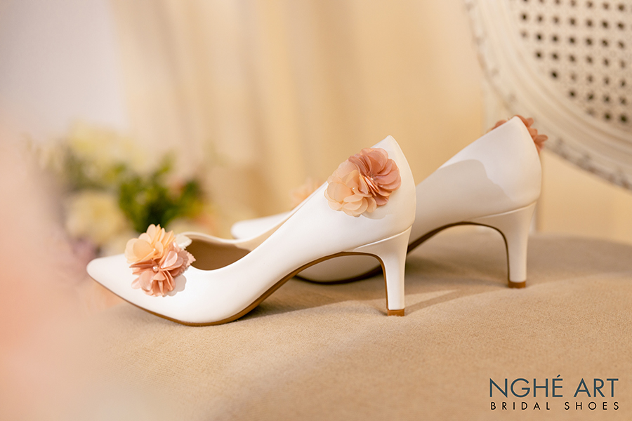 Giày cưới Nghé Art đính hoa xếp hồng cam 273 trắng - Ảnh 8 -  Nghé Art Bridal Shoes – 0908590288