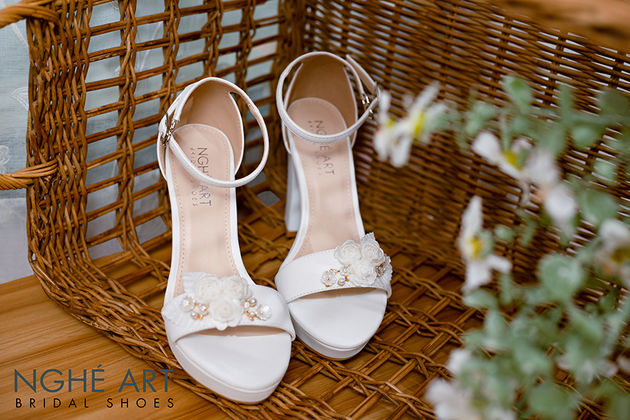 Giày cưới Nghé Art sandal hoa trắng 292 cao 11 phân - Ảnh 2 -  Nghé Art Bridal Shoes – 0822288288
