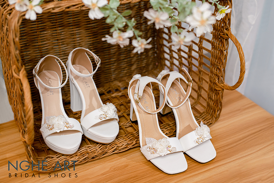 Giày cưới Nghé Art sandal hoa trắng 292 - Ảnh 9 phân và 11 phân -  Nghé Art Bridal Shoes – 0822288288