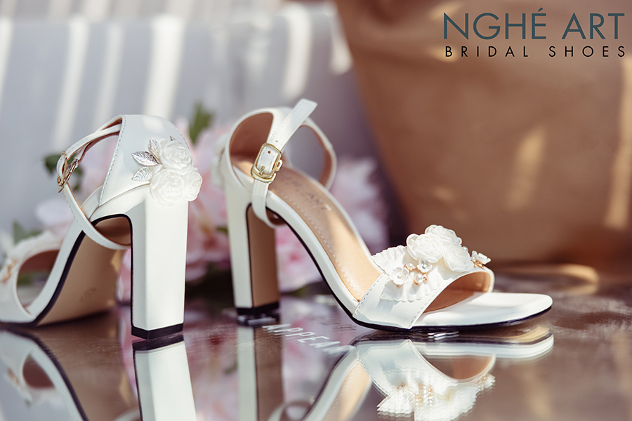 Giày cưới Nghé Art sandal hoa trắng 292 - Ảnh 2 -  Nghé Art Bridal Shoes – 0908590288