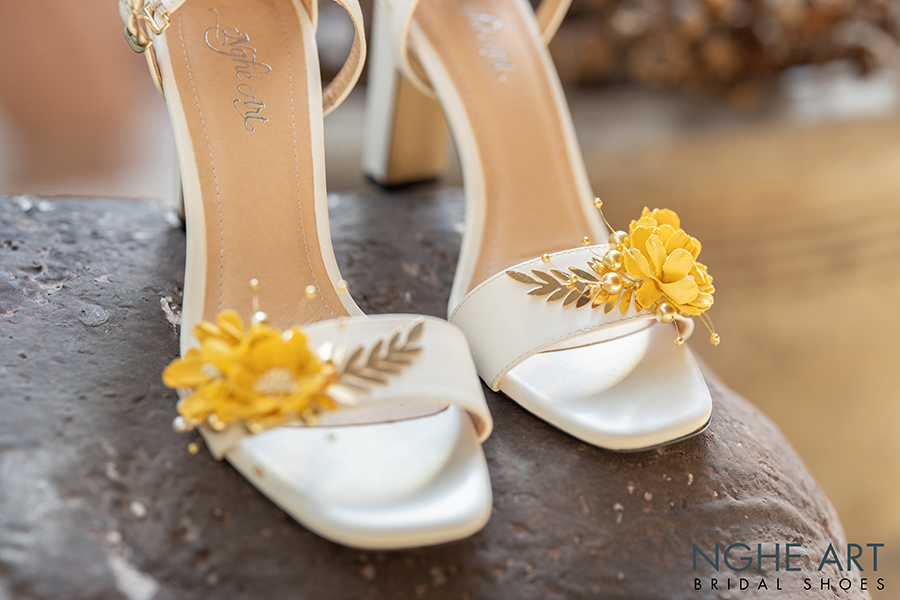 Giày cưới Nghé Art sandal hoa vàng 299 - Ảnh 2 -  Nghé Art Bridal Shoes – 0908590288