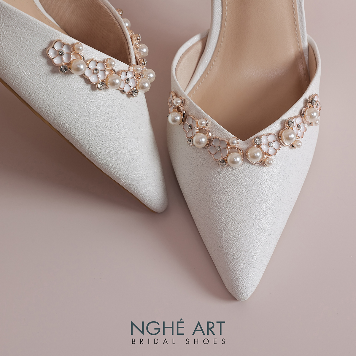 Giày cưới Nghé Art cao gót trắng đính nhánh hoa kim loại 325-TRANG-590-9P-NHU-TRANG - Ảnh 5 - Nghé Art Bridal Shoes – 0822288288