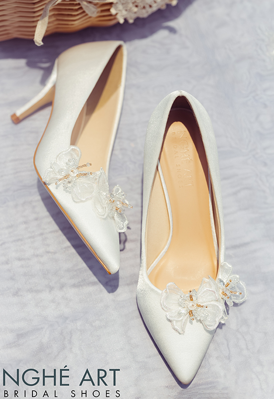 Giày cưới Nghé Art satin trắng đính bướm voan 335 - Ảnh 5 -  Nghé Art Bridal Shoes – 0908590288