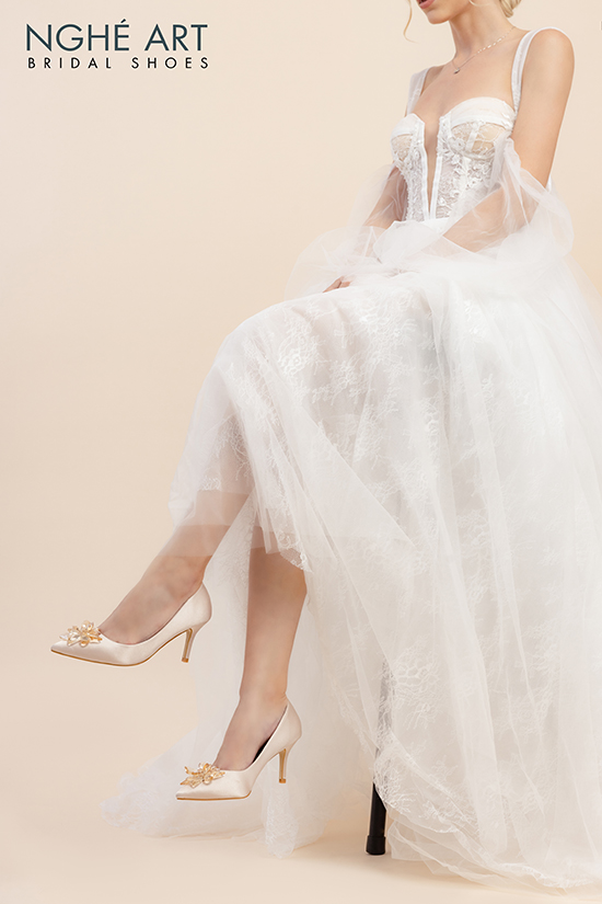 Giày cưới Nghé Art lụa satin đính hoa đá 350 - Ảnh mẫu tây 2 -  Nghé Art Bridal Shoes – 0908590288
