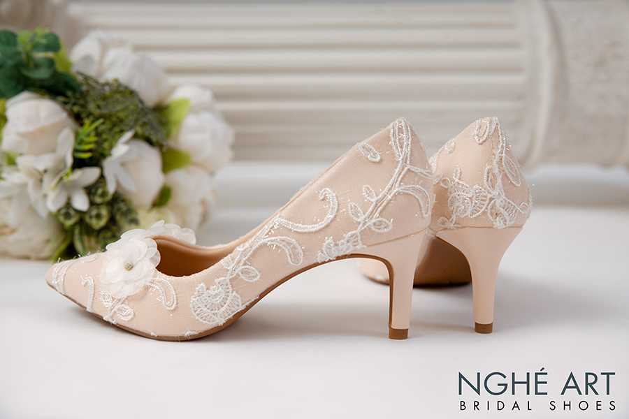 Giày cưới Nghé Art nude ren trắng đính hoa 351 - Ảnh 2 -  Nghé Art Bridal Shoes – 0908590288