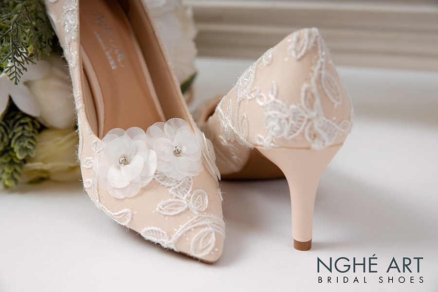 Giày cưới Nghé Art nude ren trắng đính hoa 351 - Ảnh 3 -  Nghé Art Bridal Shoes – 0908590288