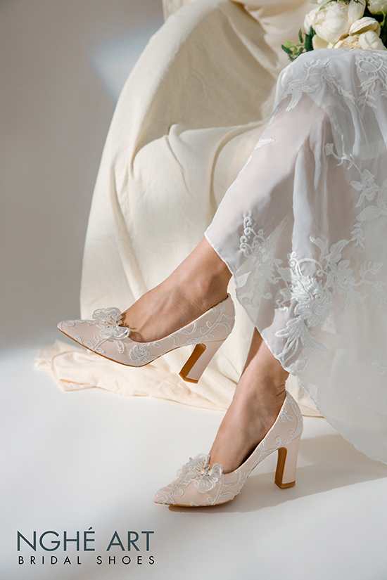 Giày cưới Nghé Art màu nude ren trắng đính cánh bướm 352 - Ảnh 7 -  Nghé Art Bridal Shoes – 0908590288