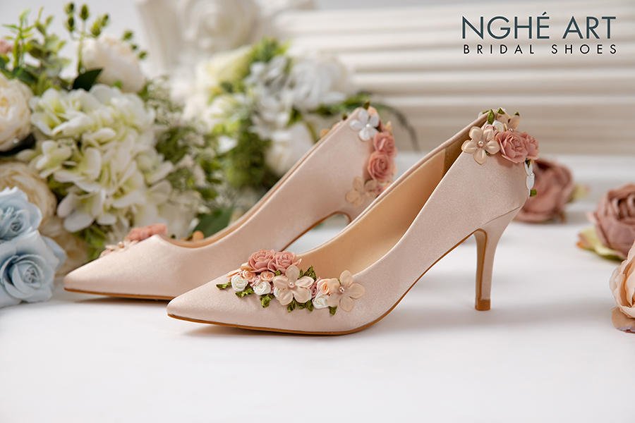 Giày cưới Nghé Art lụa satin màu nude đính dãy hoa 355 - Ảnh 3 -  Nghé Art Bridal Shoes – 0908590288