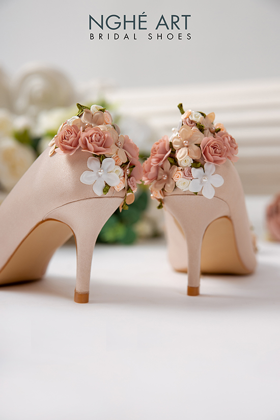 Giày cưới Nghé Art lụa satin màu nude đính dãy hoa 355 - Ảnh 4 -  Nghé Art Bridal Shoes – 0908590288