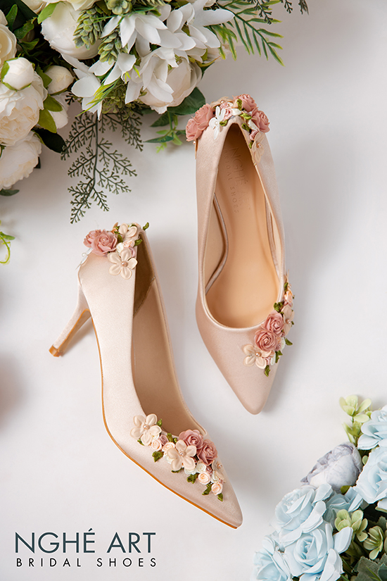Giày cưới Nghé Art lụa satin màu nude đính dãy hoa 355 - Ảnh 7 -  Nghé Art Bridal Shoes – 0908590288