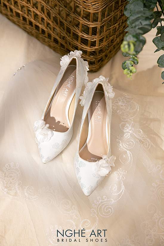 Giày cưới Nghé Art handmade ren kim tuyến đính hoa xếp 362 - Ảnh 2 -  Nghé Art Bridal Shoes – 0908590288