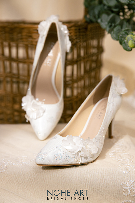 Giày cưới Nghé Art handmade ren kim tuyến đính hoa xếp 362 - Ảnh 3 -  Nghé Art Bridal Shoes – 0908590288