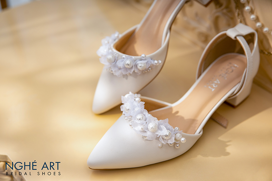 Giày cưới Nghé Art gót vuông đính hoa voan ngọc trai 384 - Ảnh 4 -  Nghé Art Bridal Shoes – 0908590288