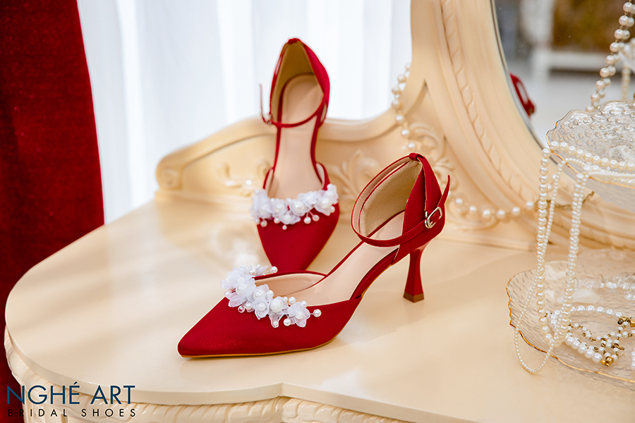 Giày cưới Nghé Art lụa satin đỏ hoa ngọc trai 385 - Ảnh 1 -  Nghé Art Bridal Shoes – 0908590288